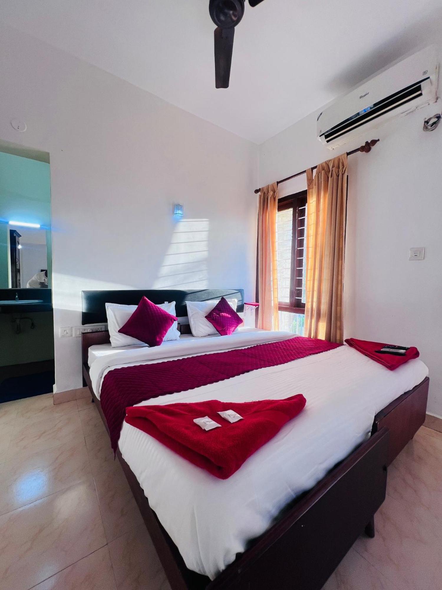 Hotel Sunday - Townhouse Club Airport Trivandrum Thiruvananthapuram Esterno foto
