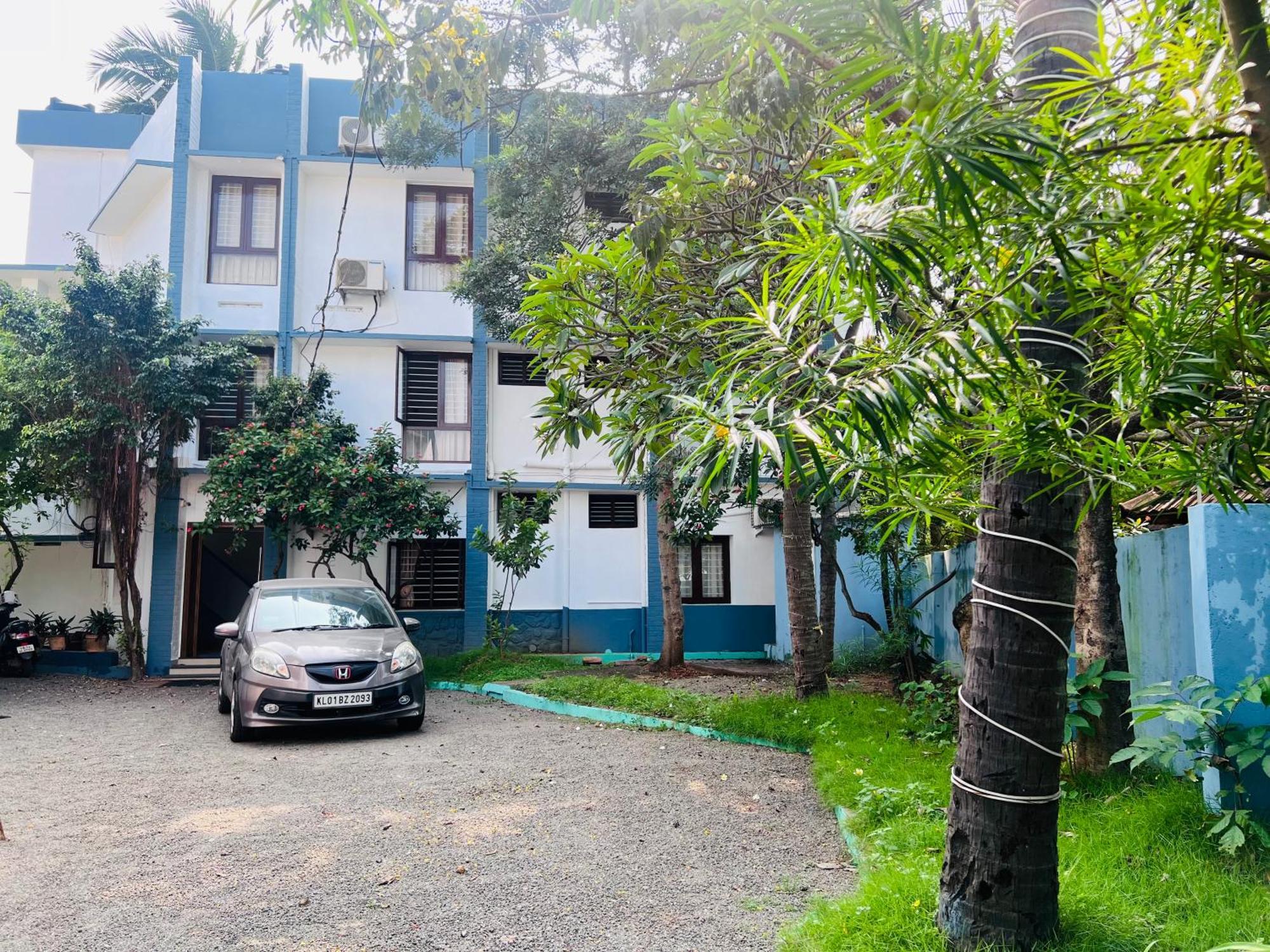 Hotel Sunday - Townhouse Club Airport Trivandrum Thiruvananthapuram Esterno foto