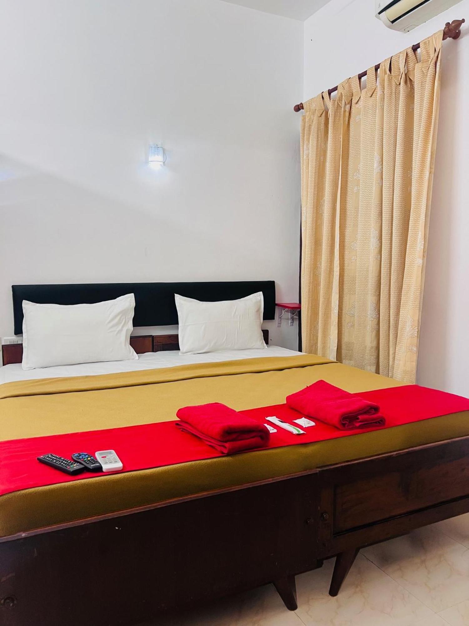 Hotel Sunday - Townhouse Club Airport Trivandrum Thiruvananthapuram Esterno foto