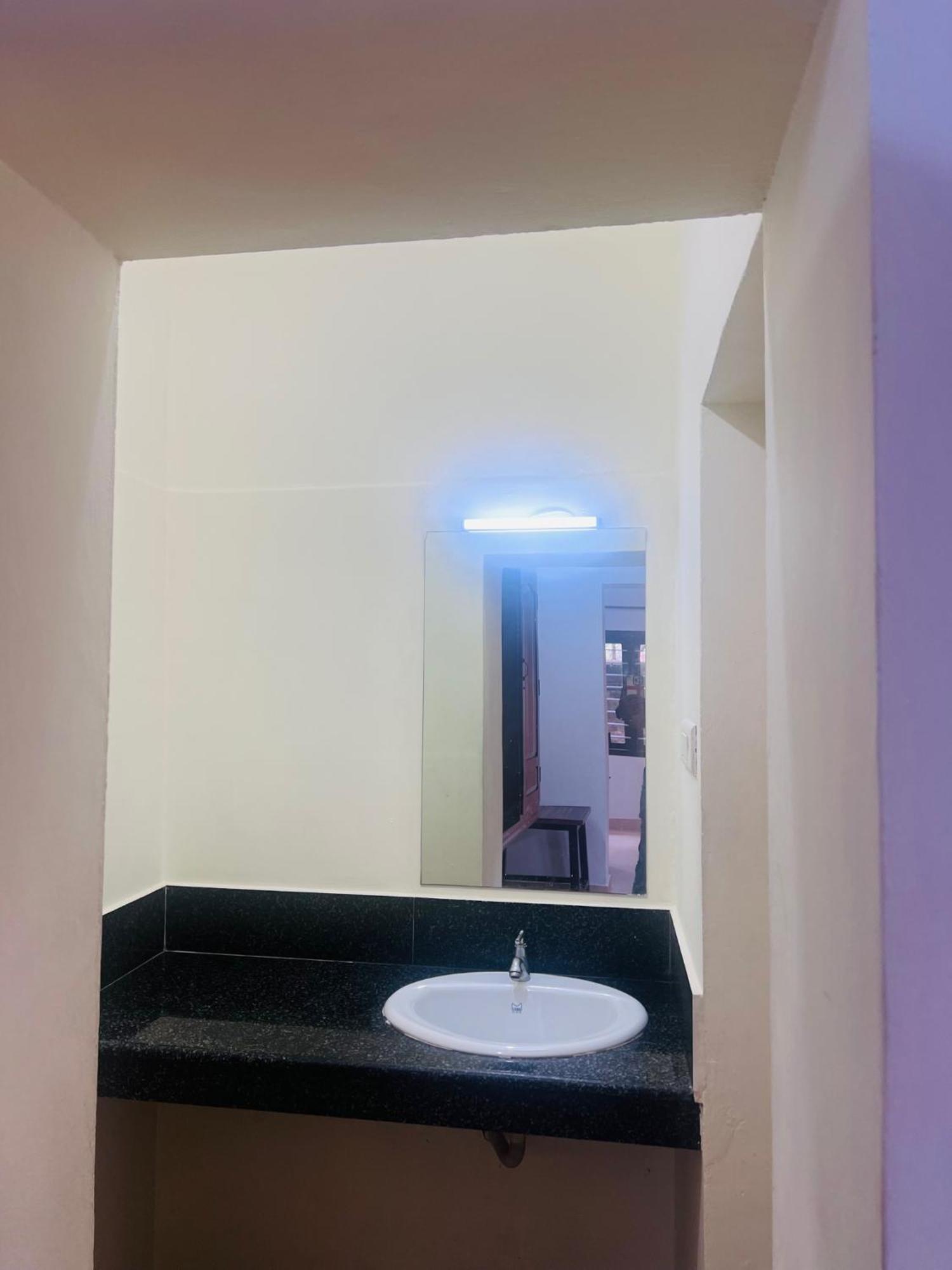 Hotel Sunday - Townhouse Club Airport Trivandrum Thiruvananthapuram Esterno foto