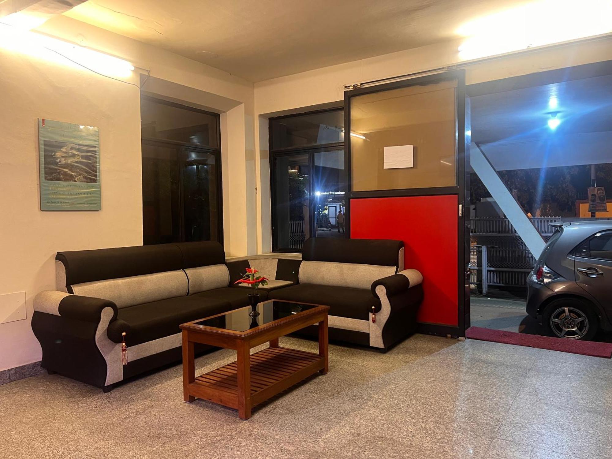 Hotel Sunday - Townhouse Club Airport Trivandrum Thiruvananthapuram Esterno foto