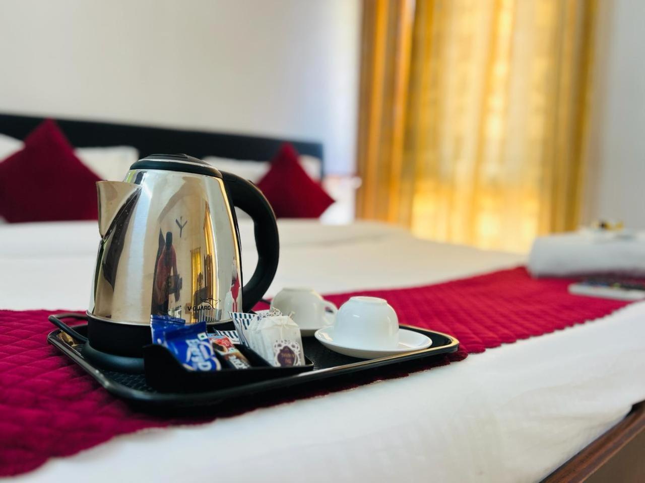 Hotel Sunday - Townhouse Club Airport Trivandrum Thiruvananthapuram Esterno foto