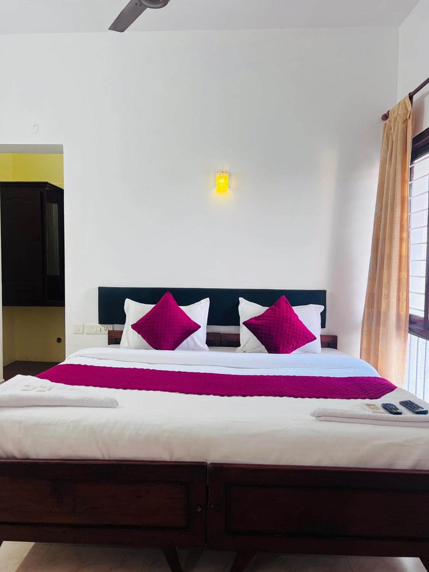 Hotel Sunday - Townhouse Club Airport Trivandrum Thiruvananthapuram Esterno foto