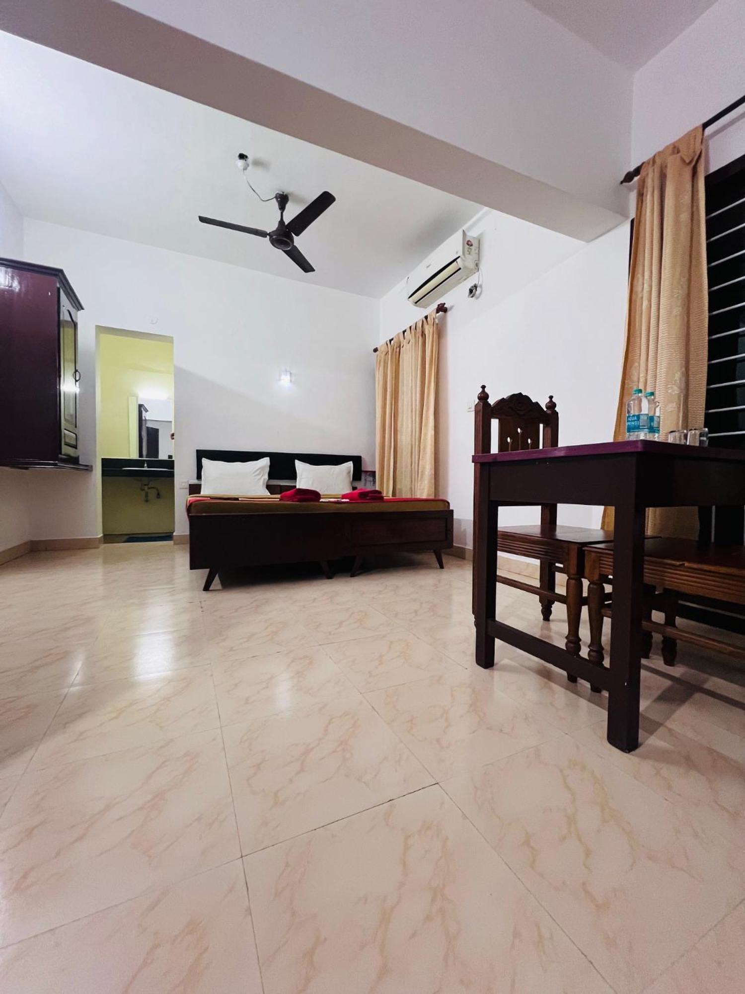 Hotel Sunday - Townhouse Club Airport Trivandrum Thiruvananthapuram Esterno foto