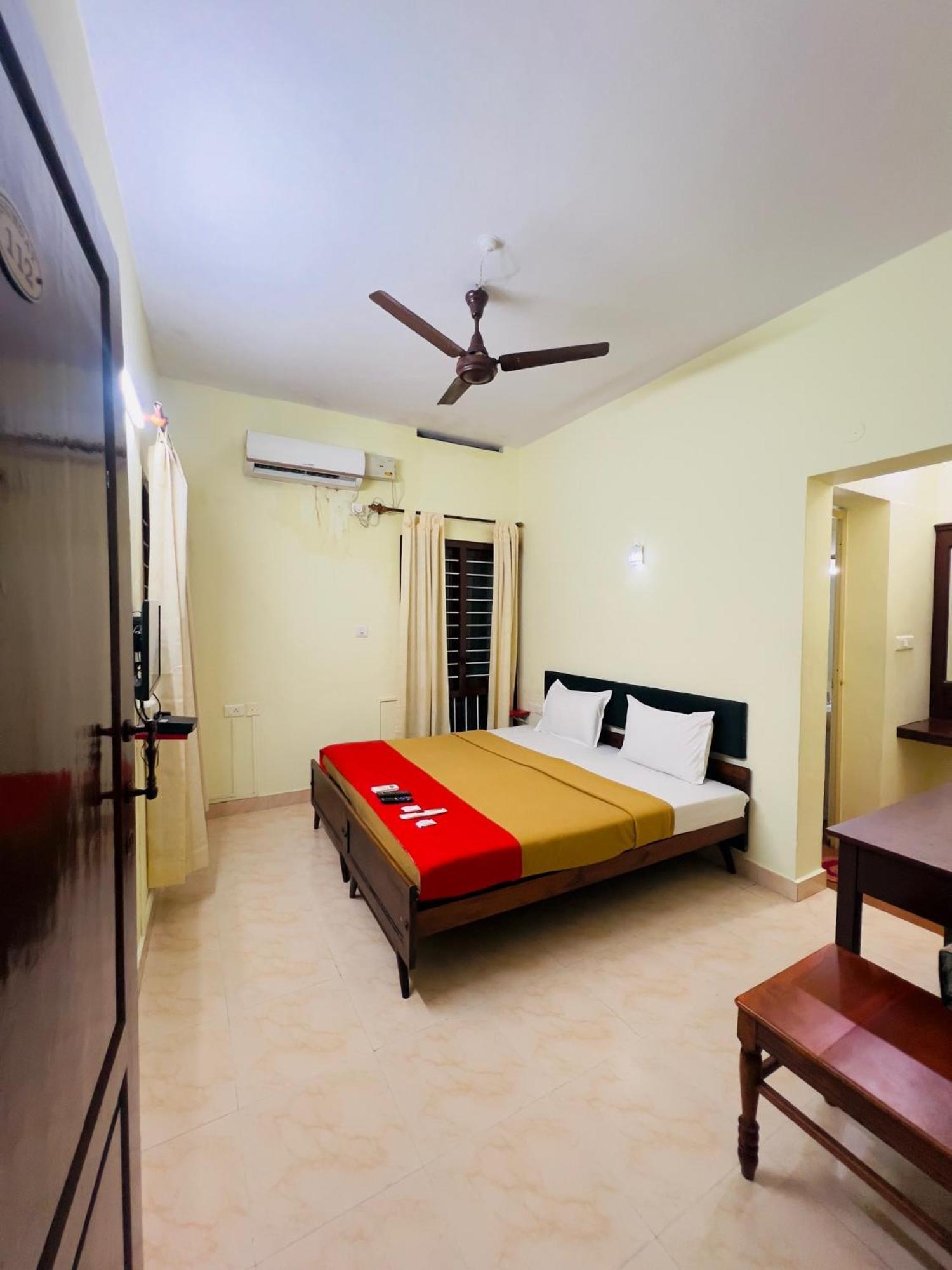 Hotel Sunday - Townhouse Club Airport Trivandrum Thiruvananthapuram Esterno foto