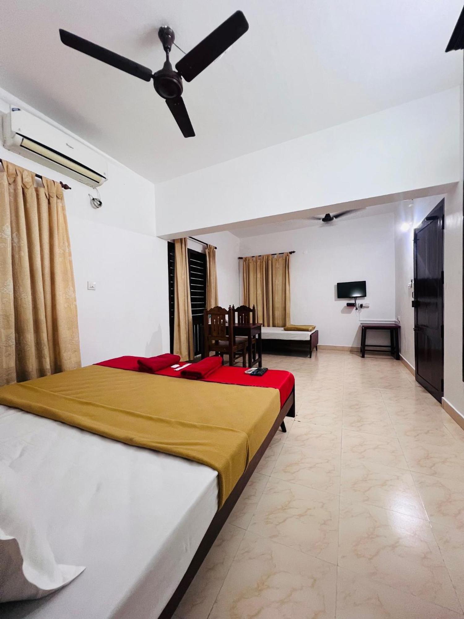 Hotel Sunday - Townhouse Club Airport Trivandrum Thiruvananthapuram Esterno foto